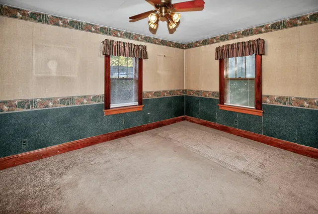 $312,500 | 550 West Oakwood Road, Oak Creek, WI 53154