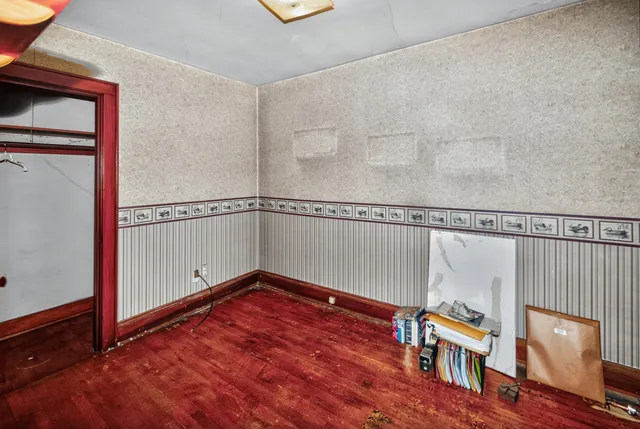 $312,500 | 550 West Oakwood Road, Oak Creek, WI 53154