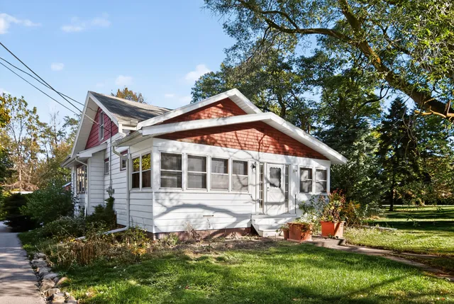 $312,500 | 550 West Oakwood Road, Oak Creek, WI 53154