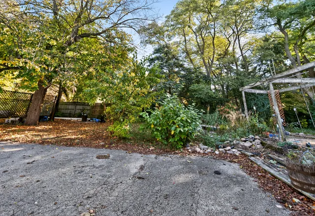 $312,500 | 550 West Oakwood Road, Oak Creek, WI 53154