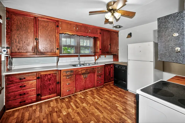 $312,500 | 550 West Oakwood Road, Oak Creek, WI 53154