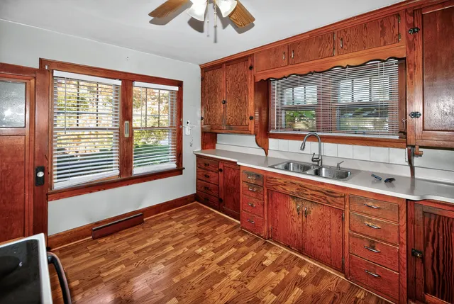 $312,500 | 550 West Oakwood Road, Oak Creek, WI 53154