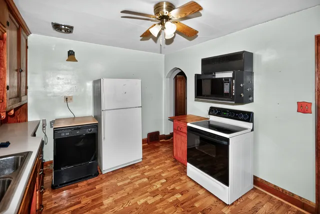 $312,500 | 550 West Oakwood Road, Oak Creek, WI 53154