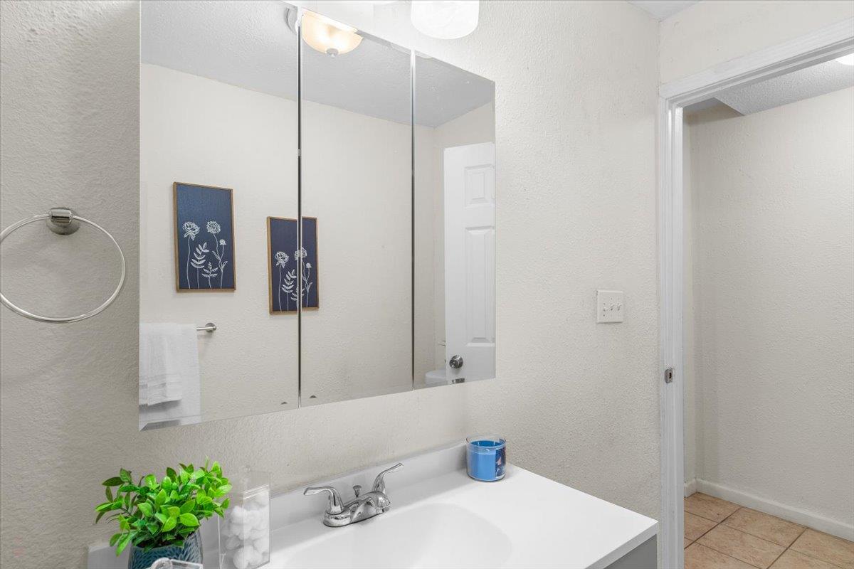572 Pedersen Road Oakdale, CA 95361 - Photo 24 of 36 a bathroom with a sink a toilet and shower