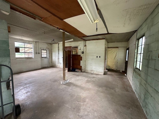 235 Old Mulberry Road Fayetteville, TN 37334 - Photo 26 of 37 a view of a livingroom with an empty space
