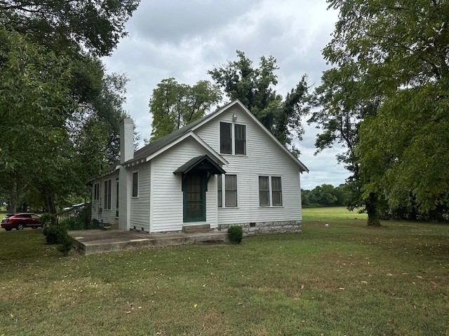 235 Old Mulberry Road Fayetteville, TN 37334 - Photo 4 of 37 a front view of house with yard and green space