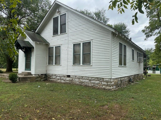 235 Old Mulberry Road Fayetteville, TN 37334 - Photo 5 of 37 a front view of a house with a garden