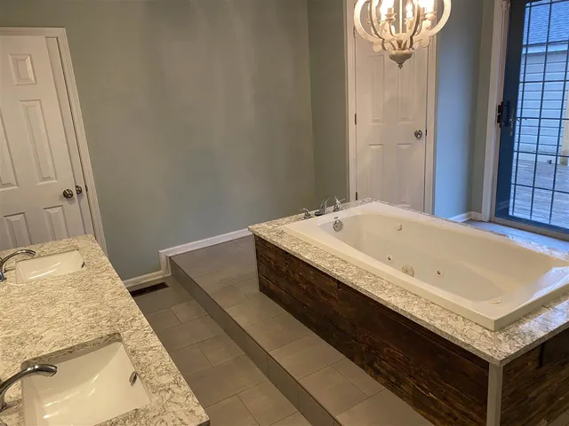 $2,200 | 89 South Larchmont Drive, Memphis, TN 38111