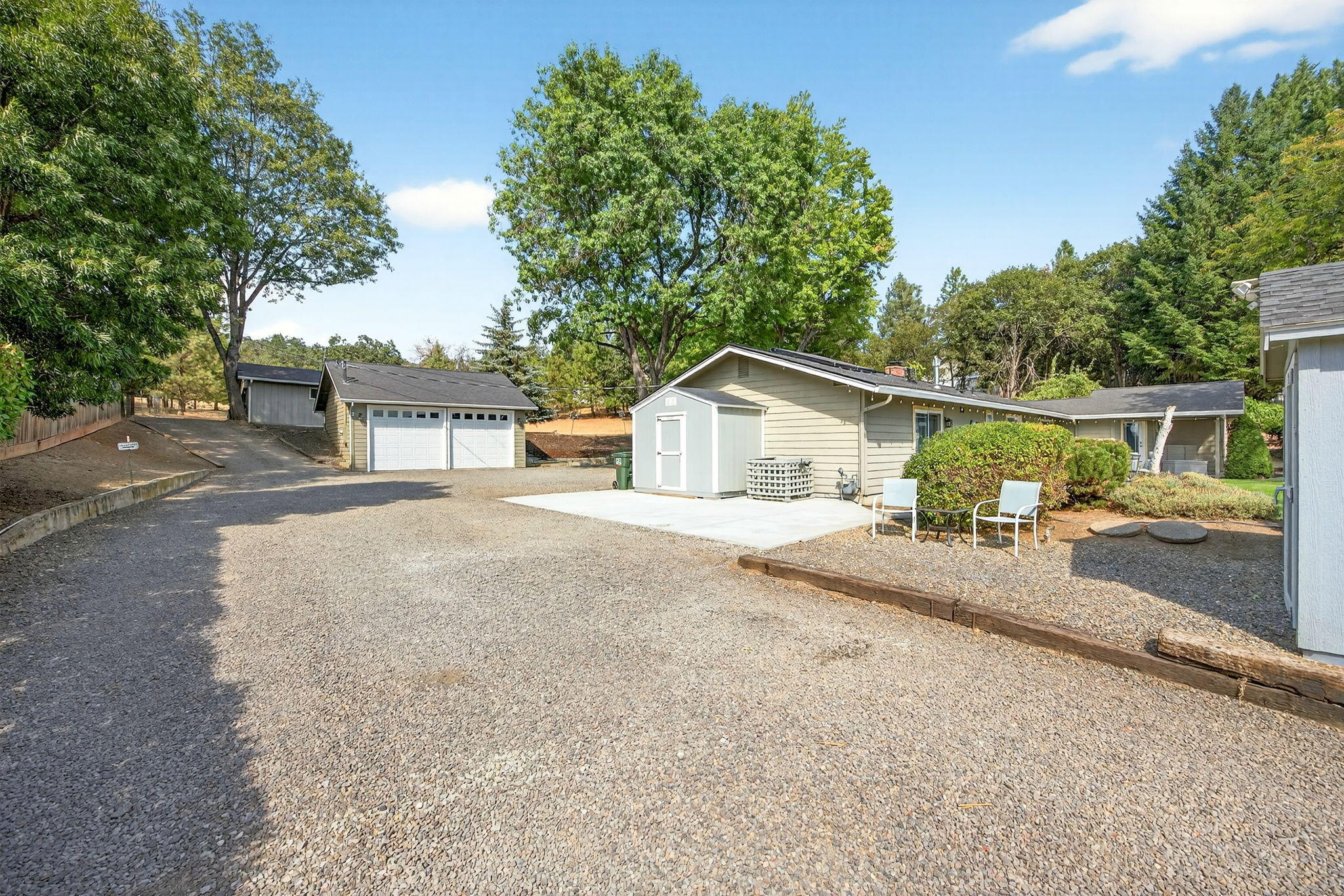 1773 Alta Vista Road Eagle Point, OR 97524 - Photo 12 of 73 Driveway & Parking
