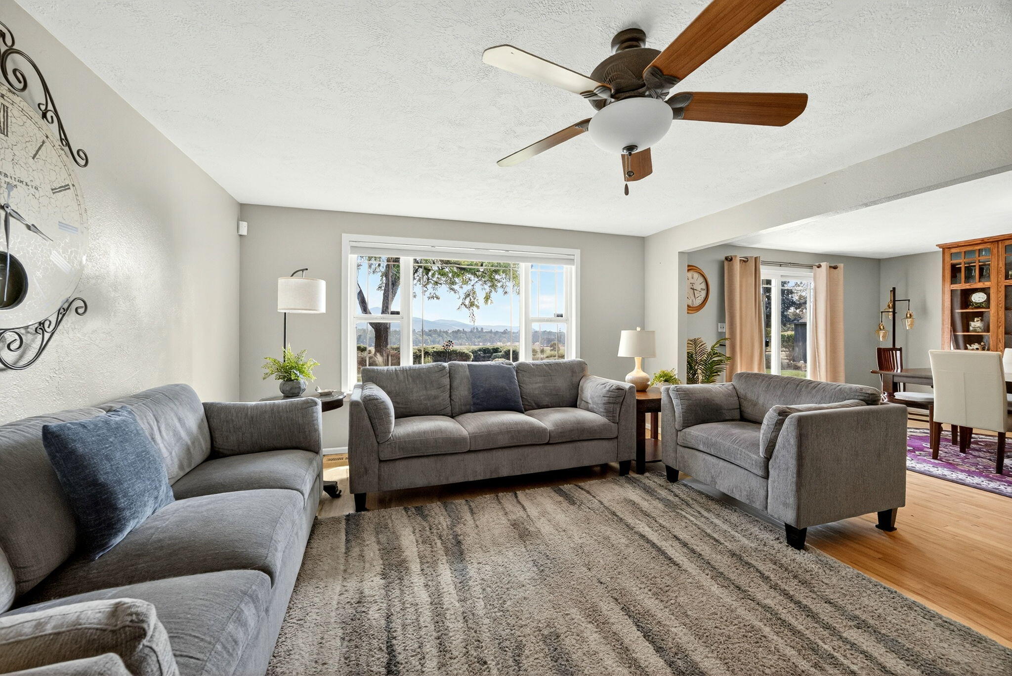 1773 Alta Vista Road Eagle Point, OR 97524 - Photo 41 of 73 Living Room