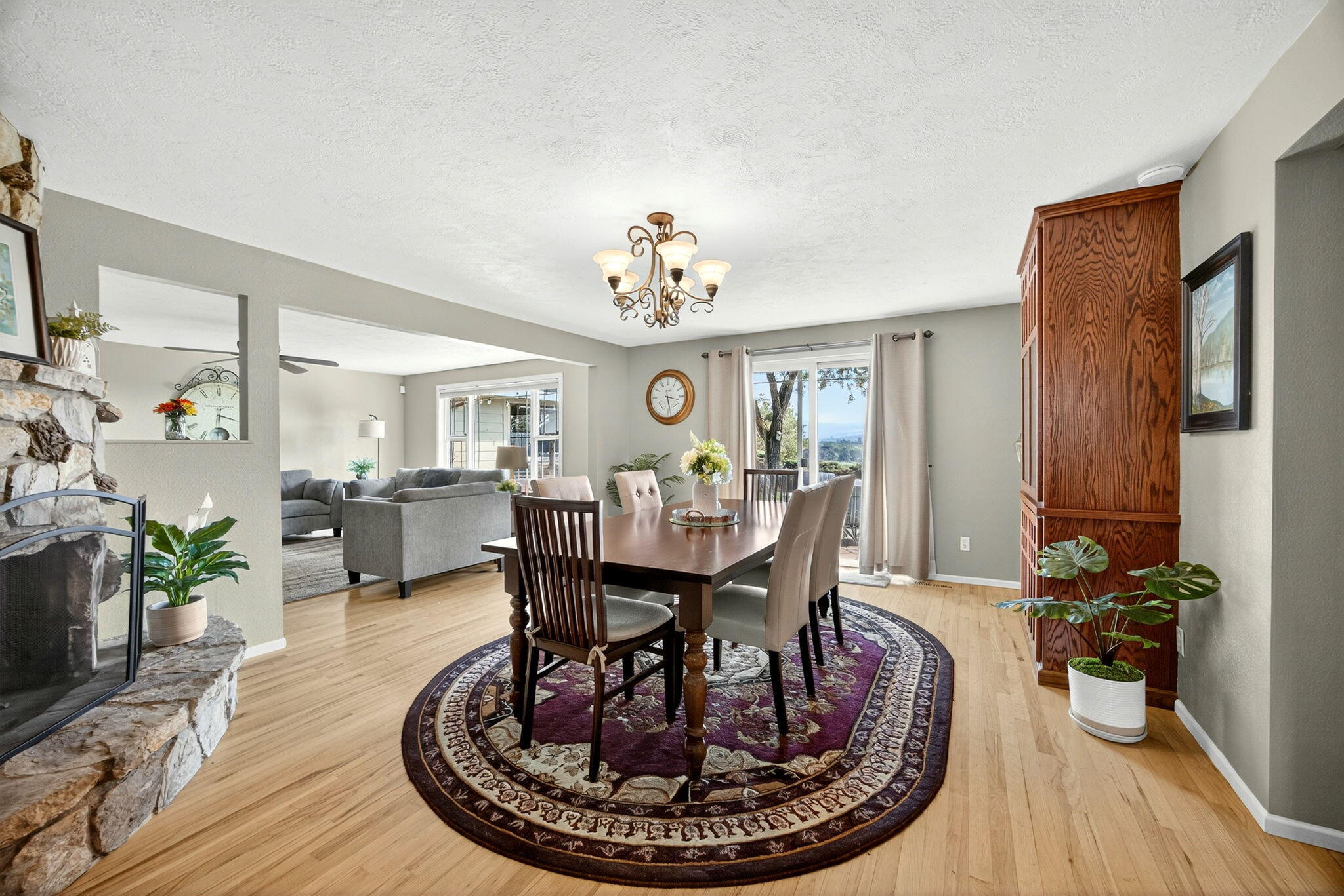 1773 Alta Vista Road Eagle Point, OR 97524 - Photo 43 of 73 Dining Room
