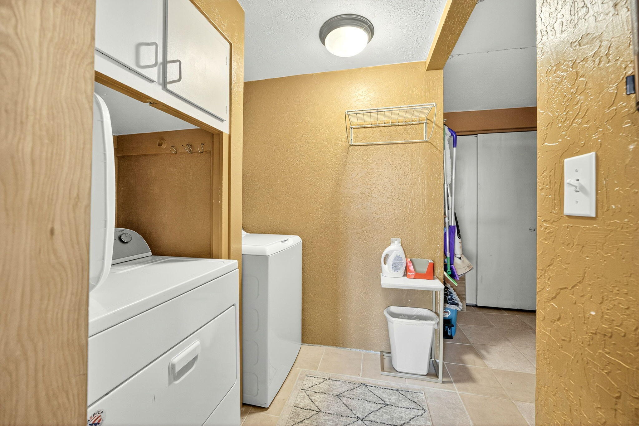 1773 Alta Vista Road Eagle Point, OR 97524 - Photo 52 of 73 Laundry Room