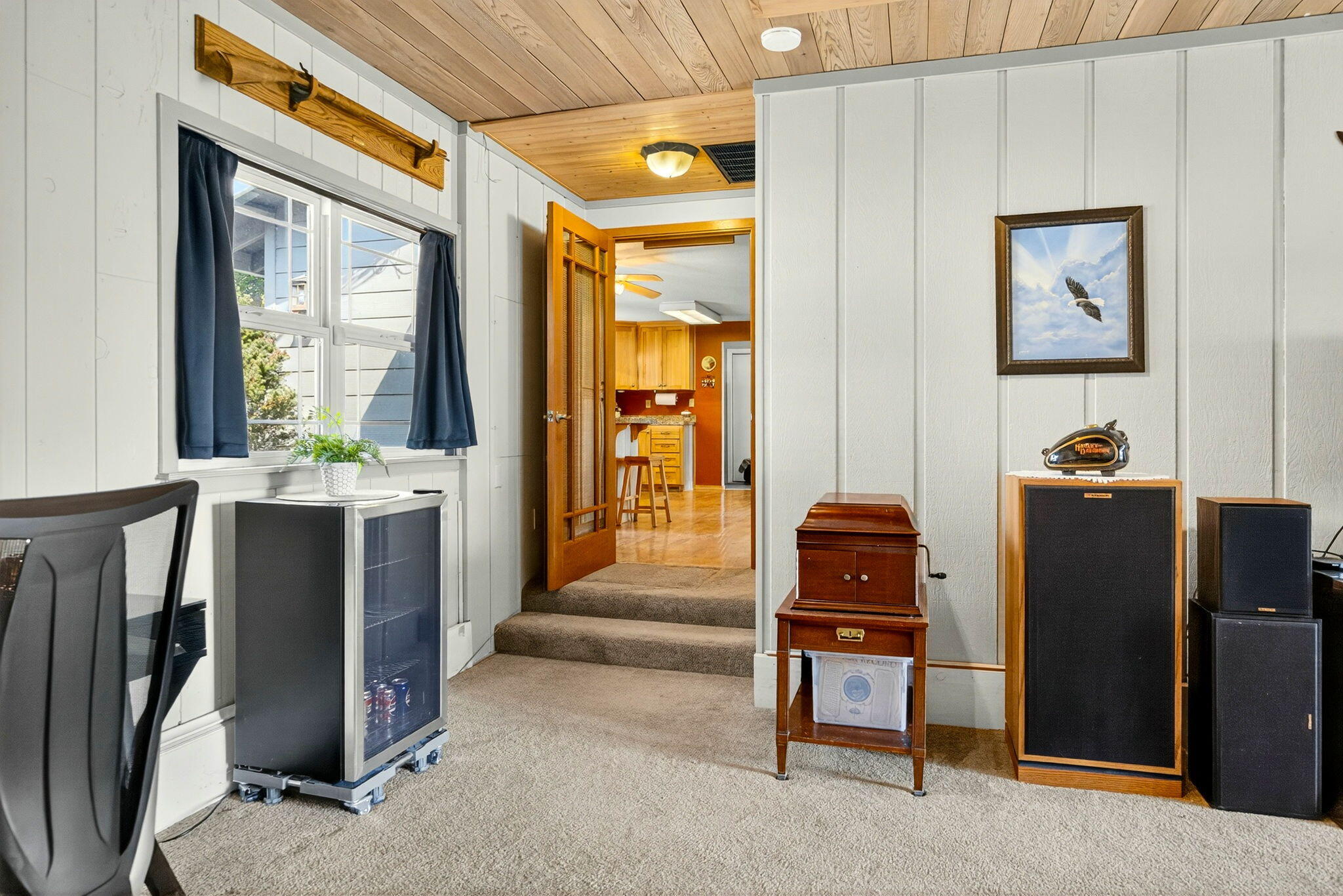 1773 Alta Vista Road Eagle Point, OR 97524 - Photo 58 of 73 Bonus/Family Room - Entry from Kitchen area