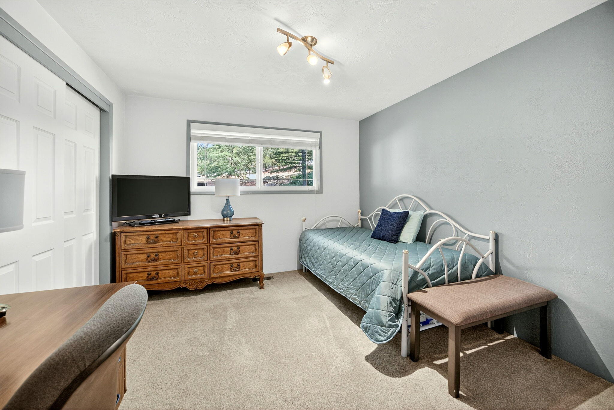 1773 Alta Vista Road Eagle Point, OR 97524 - Photo 63 of 73 Guest Bedroom #1