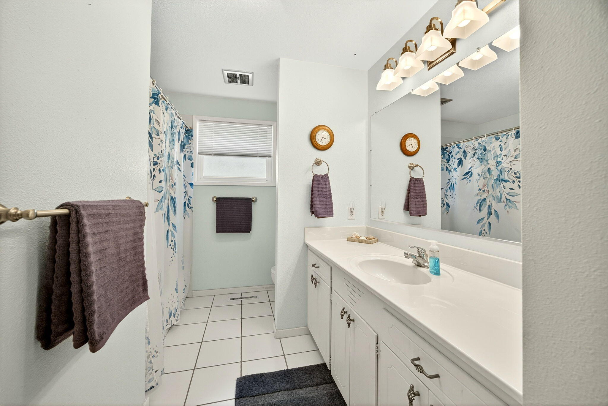 1773 Alta Vista Road Eagle Point, OR 97524 - Photo 66 of 73 Guest Bathroom #2