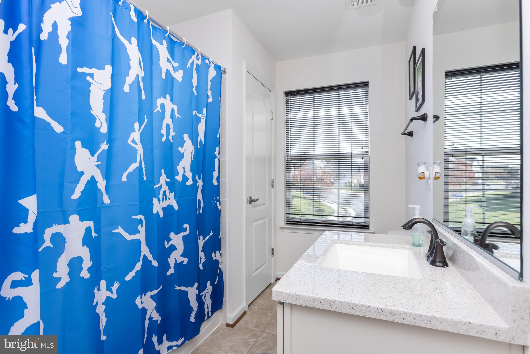 43114 Rocks Way Leesburg, VA 20176 - Photo 25 of 37 Full bath ensuite for bedroom 4
