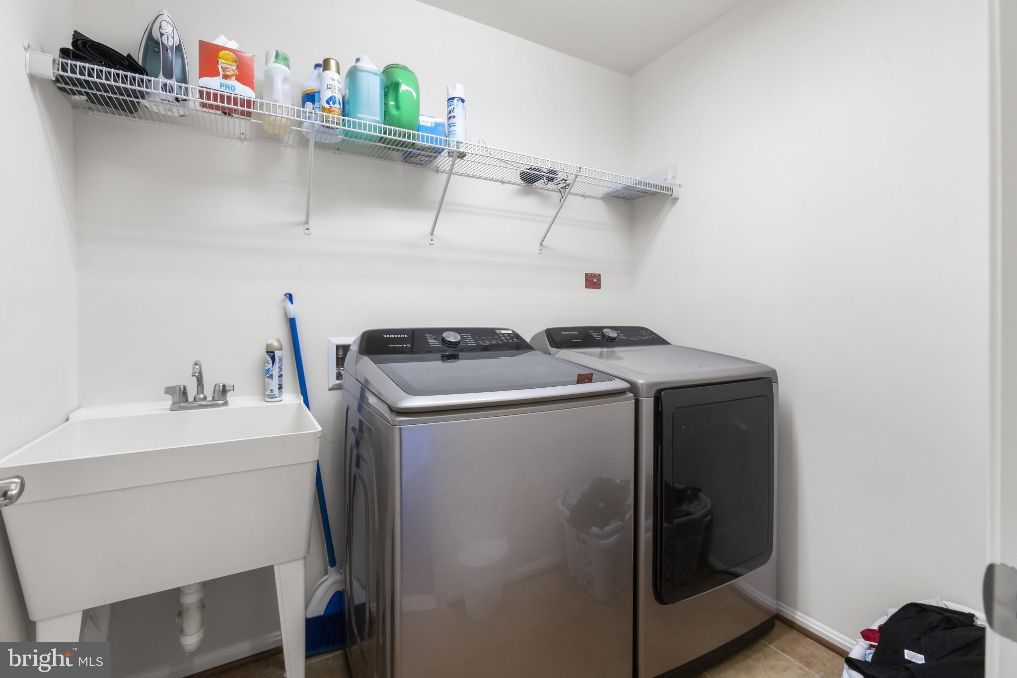 43114 Rocks Way Leesburg, VA 20176 - Photo 26 of 37 Upstairs laundry - almost brand new appliances!