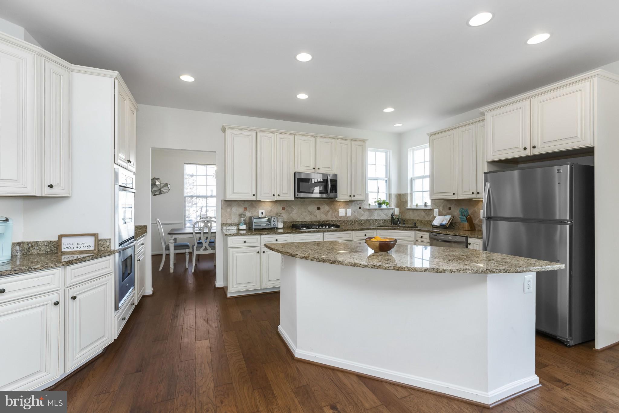 43114 Rocks Way Leesburg, VA 20176 - Photo 6 of 37 No disappointments with this kitchen, folks.