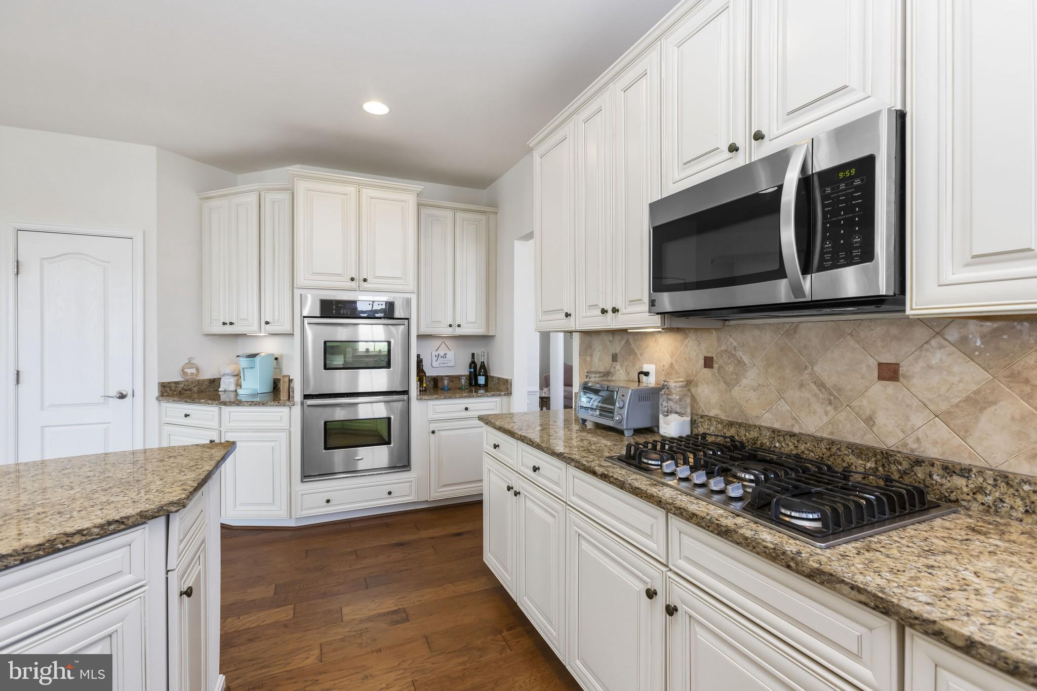 43114 Rocks Way Leesburg, VA 20176 - Photo 8 of 37 So much counter space, SS appliances, again YES!!