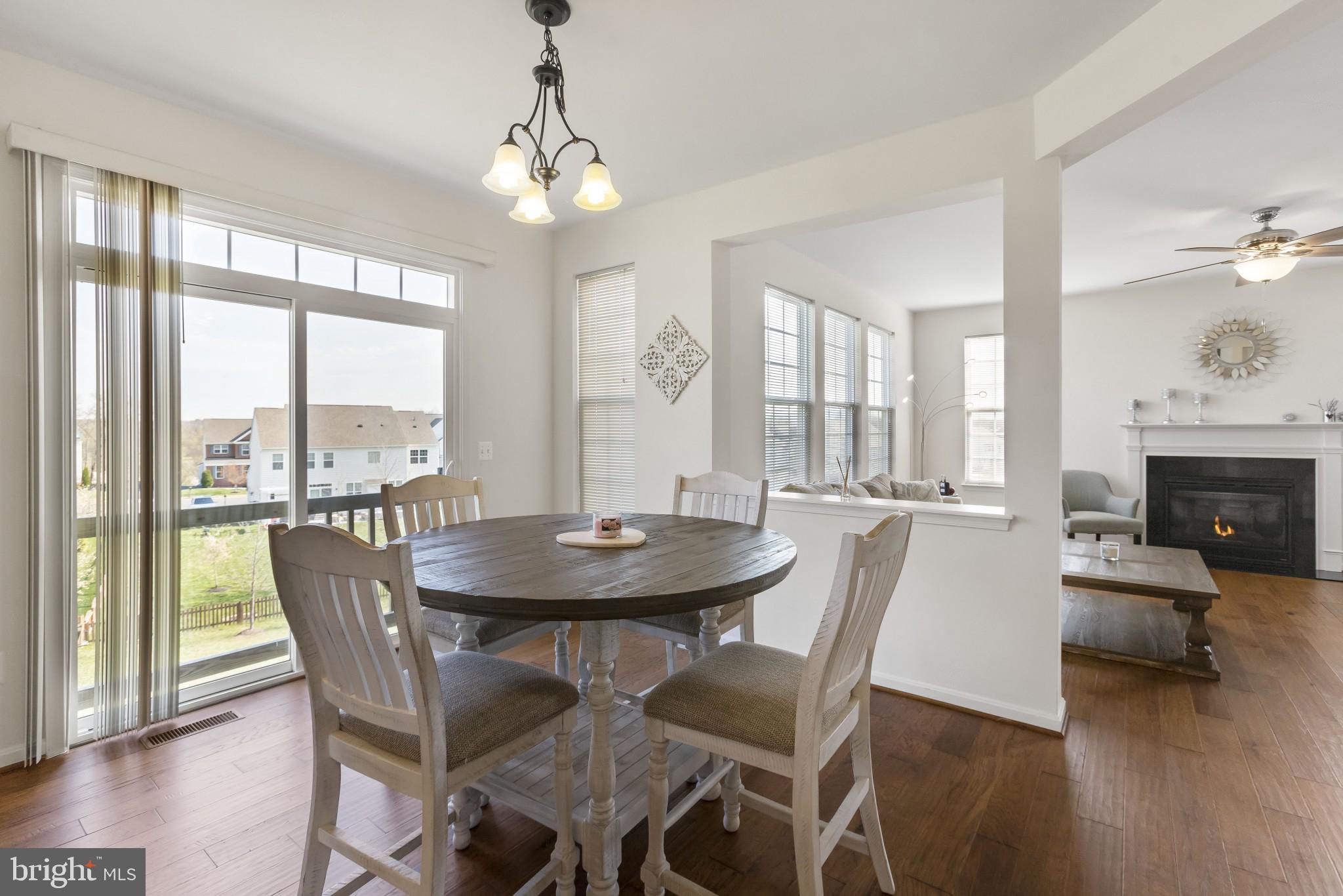 43114 Rocks Way Leesburg, VA 20176 - Photo 9 of 37 Eat -in super sunny breakfast area.
