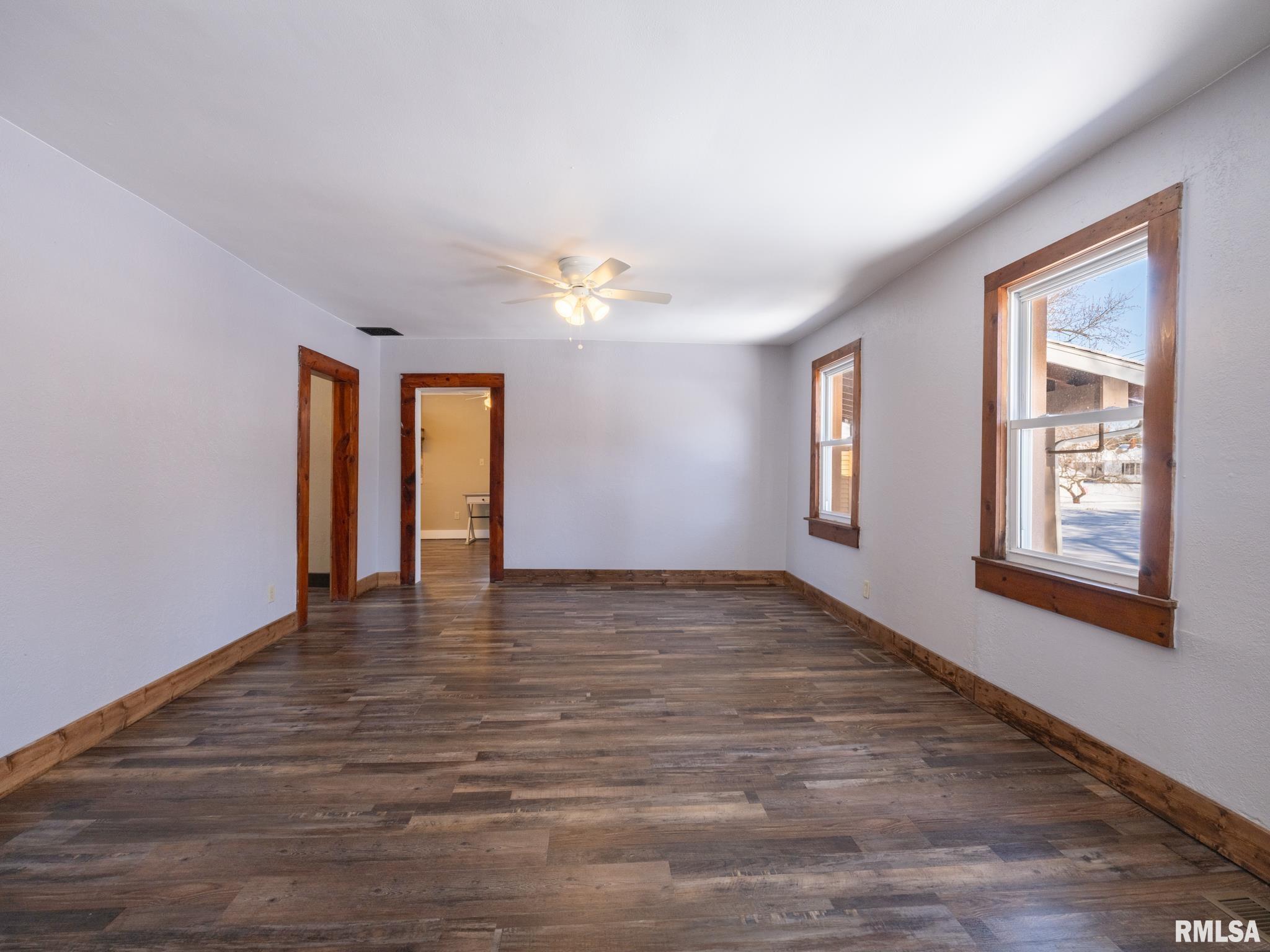 222 East Patton Avenue Lewistown, IL 61542 - Photo 12 of 53