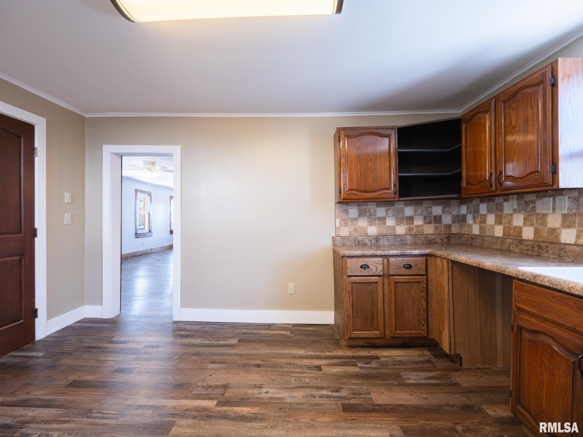 222 East Patton Avenue Lewistown, IL 61542 - Photo 20 of 53