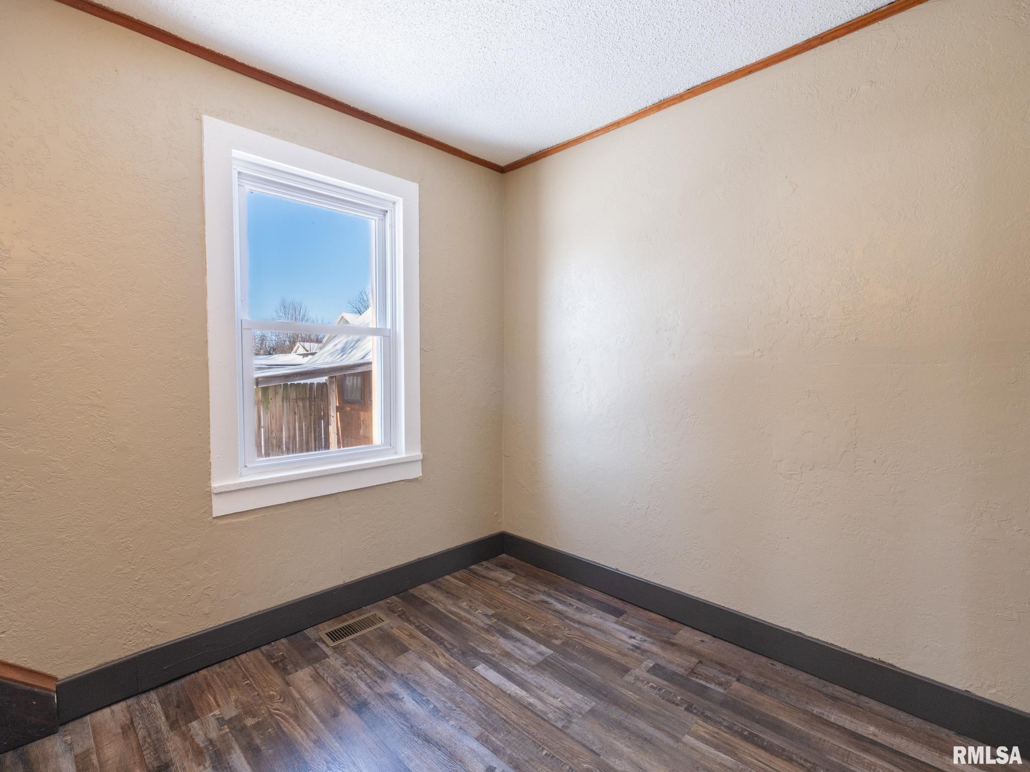 222 East Patton Avenue Lewistown, IL 61542 - Photo 27 of 53