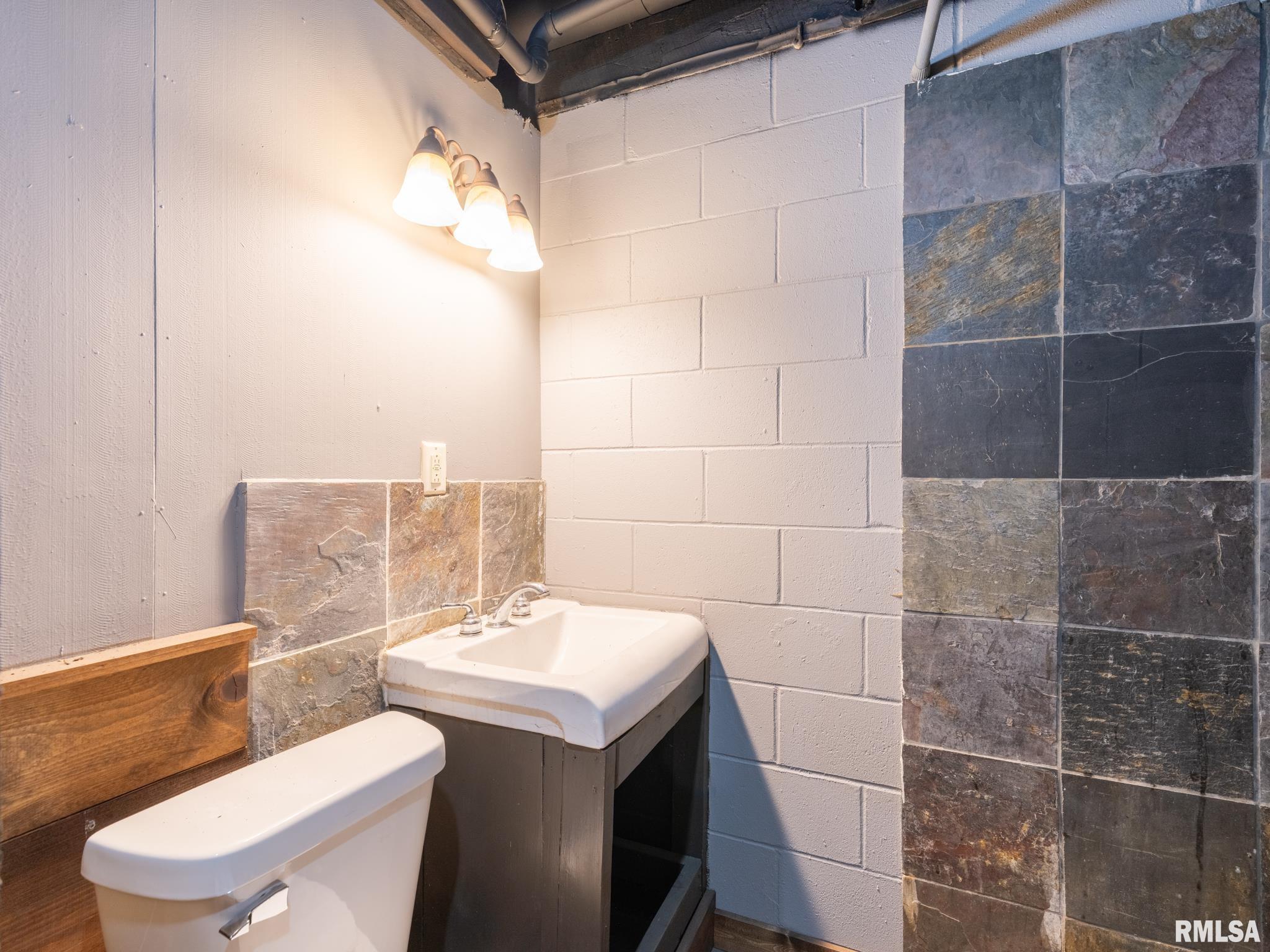 222 East Patton Avenue Lewistown, IL 61542 - Photo 28 of 53