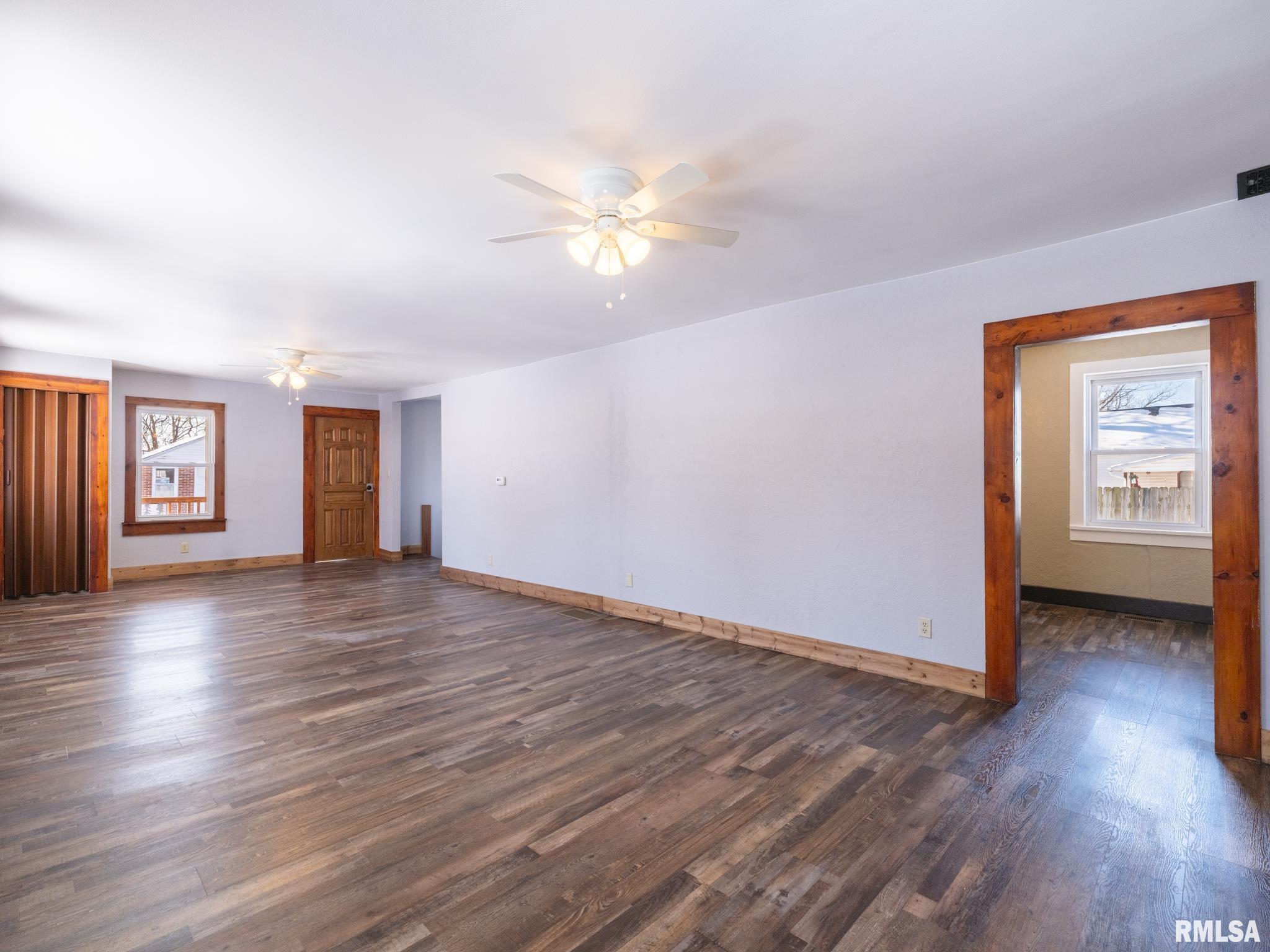 222 East Patton Avenue Lewistown, IL 61542 - Photo 5 of 53