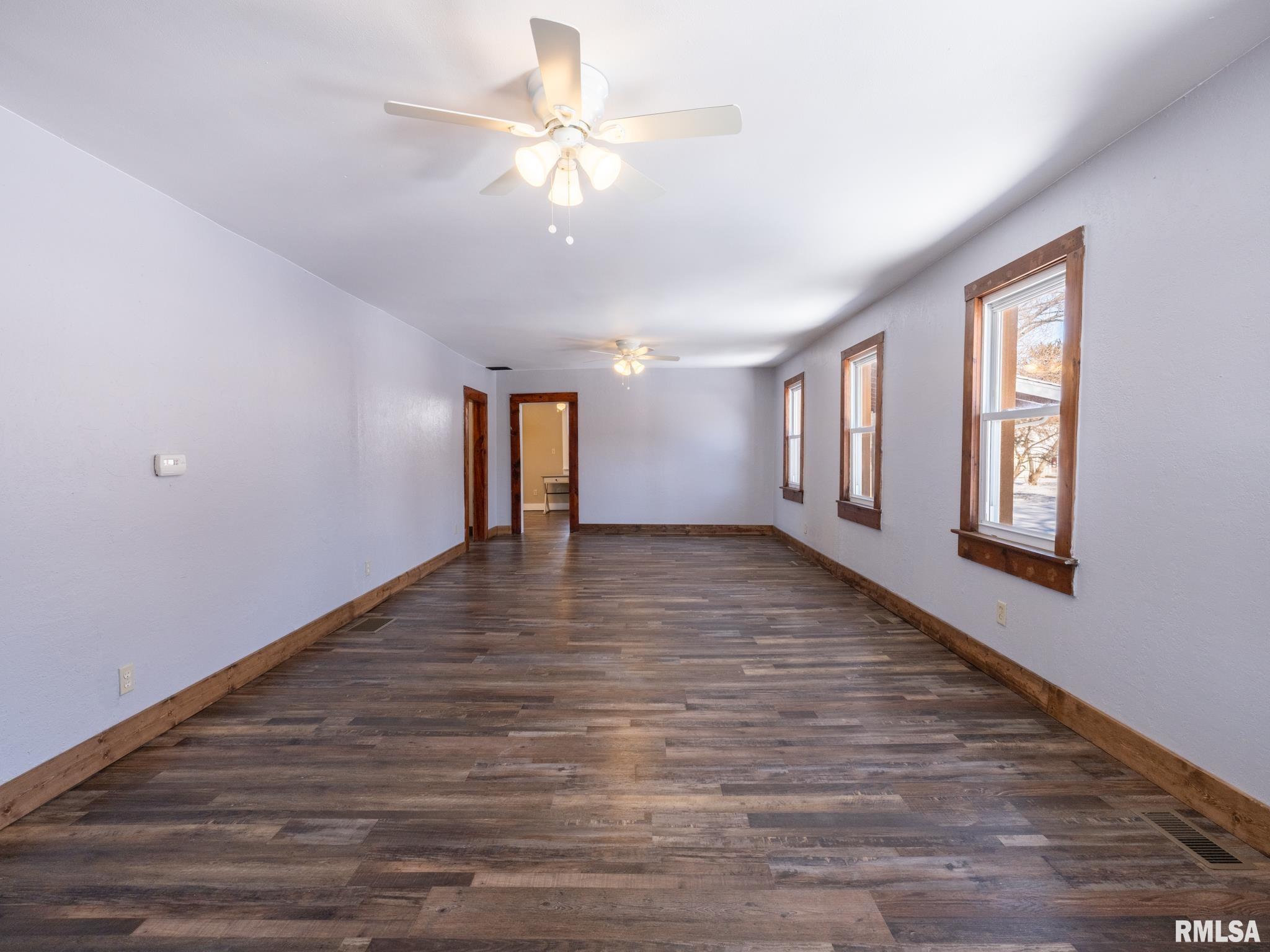 222 East Patton Avenue Lewistown, IL 61542 - Photo 6 of 53