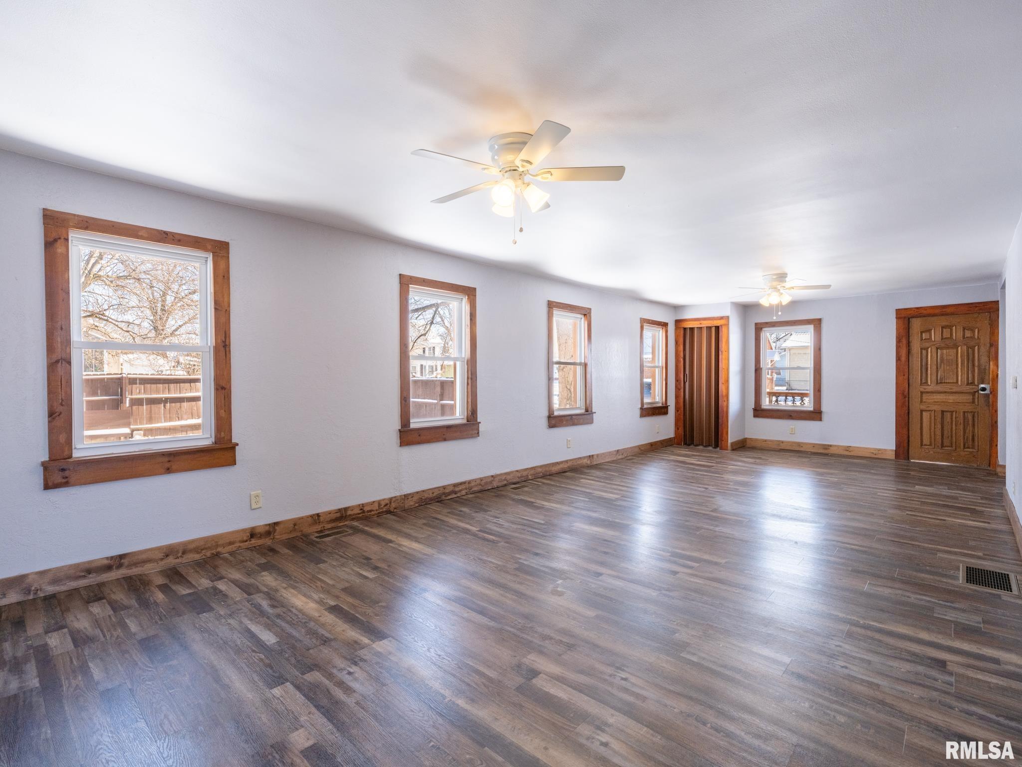 222 East Patton Avenue Lewistown, IL 61542 - Photo 7 of 53