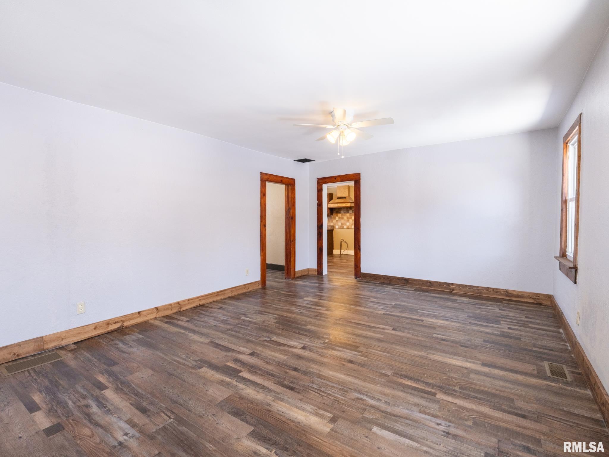 222 East Patton Avenue Lewistown, IL 61542 - Photo 10 of 53