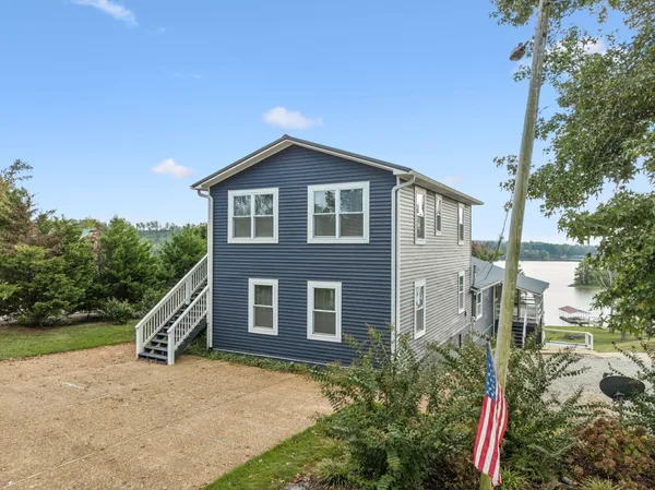 $899,999 | 824 Driftwood Drive, Lobelville, TN 37097