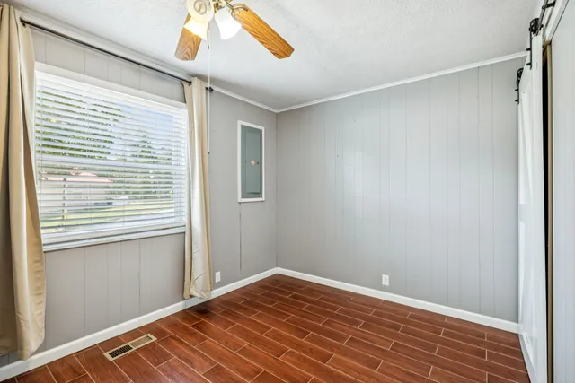 $899,999 | 824 Driftwood Drive, Lobelville, TN 37097