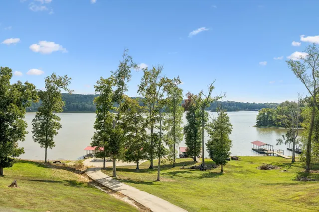 $899,999 | 824 Driftwood Drive, Lobelville, TN 37097