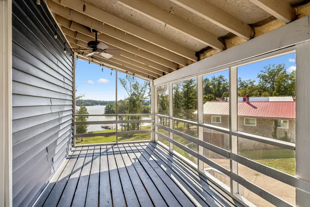 $899,999 | 824 Driftwood Drive, Lobelville, TN 37097