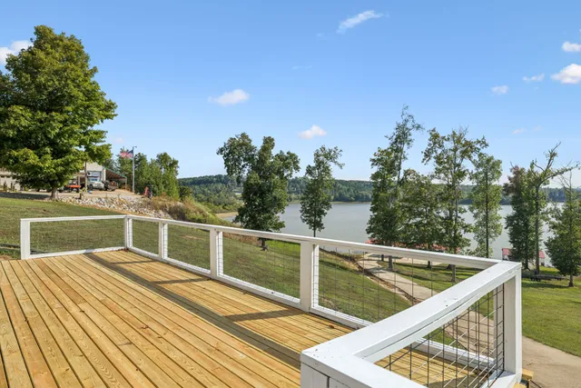 $899,999 | 824 Driftwood Drive, Lobelville, TN 37097