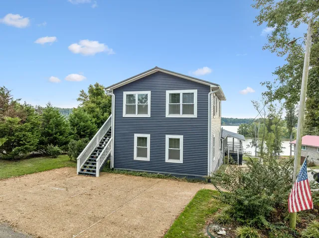 $899,999 | 824 Driftwood Drive, Lobelville, TN 37097