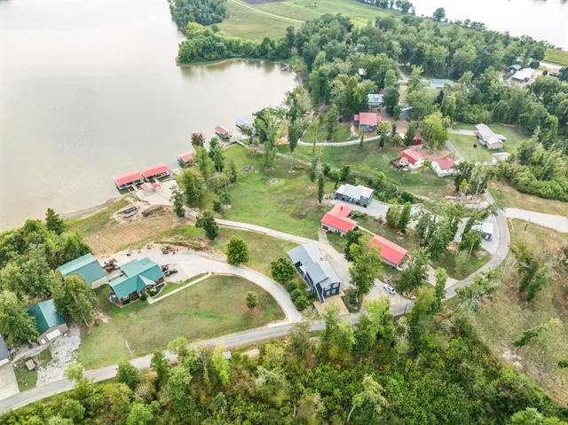 $899,999 | 824 Driftwood Drive, Lobelville, TN 37097