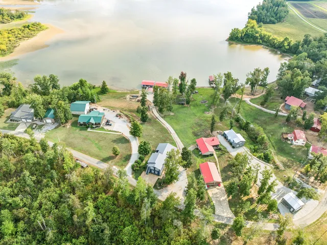 $899,999 | 824 Driftwood Drive, Lobelville, TN 37097