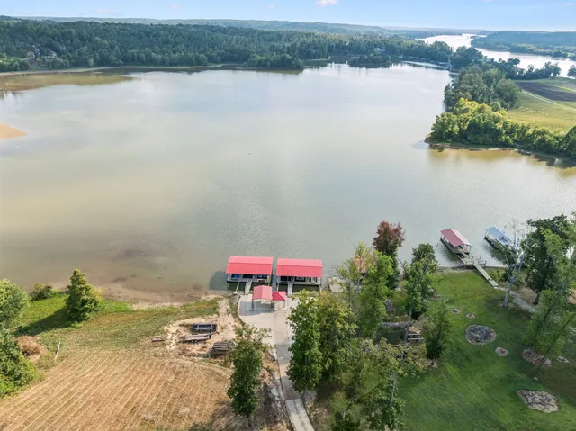 $899,999 | 824 Driftwood Drive, Lobelville, TN 37097