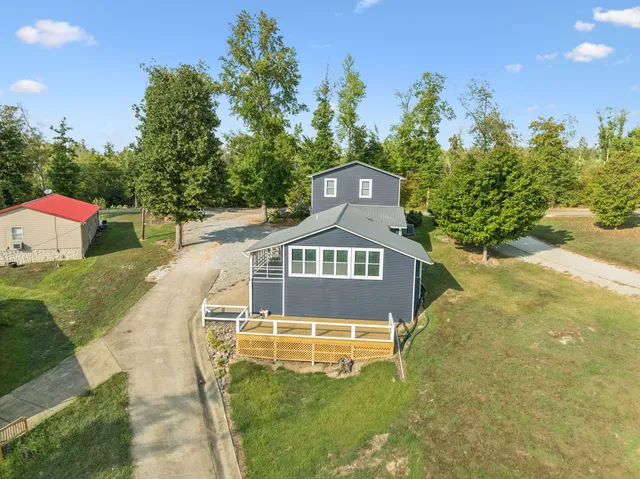 $899,999 | 824 Driftwood Drive, Lobelville, TN 37097