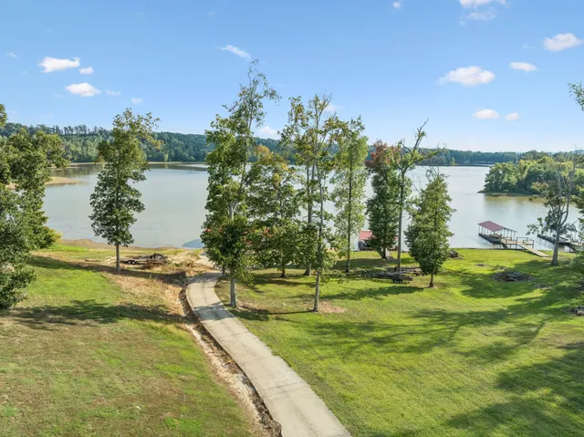 $899,999 | 824 Driftwood Drive, Lobelville, TN 37097