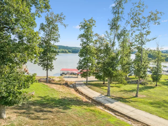 $899,999 | 824 Driftwood Drive, Lobelville, TN 37097