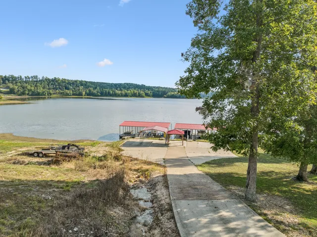 $899,999 | 824 Driftwood Drive, Lobelville, TN 37097