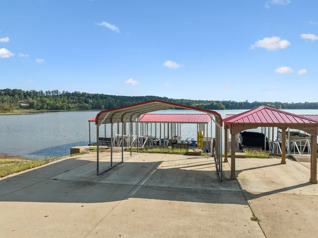 $899,999 | 824 Driftwood Drive, Lobelville, TN 37097