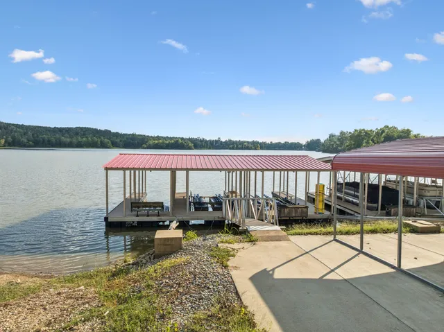$899,999 | 824 Driftwood Drive, Lobelville, TN 37097