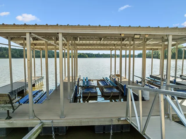 $899,999 | 824 Driftwood Drive, Lobelville, TN 37097