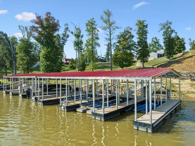 $899,999 | 824 Driftwood Drive, Lobelville, TN 37097