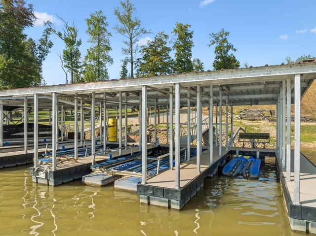 $899,999 | 824 Driftwood Drive, Lobelville, TN 37097